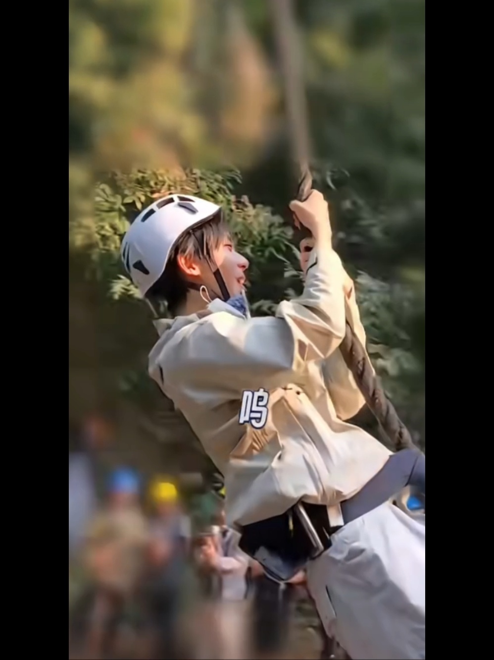 我笑死了邵/兵发的这段直拍以防你没有见过马嘉祺张开透明翅膀飞过来:↓ 
