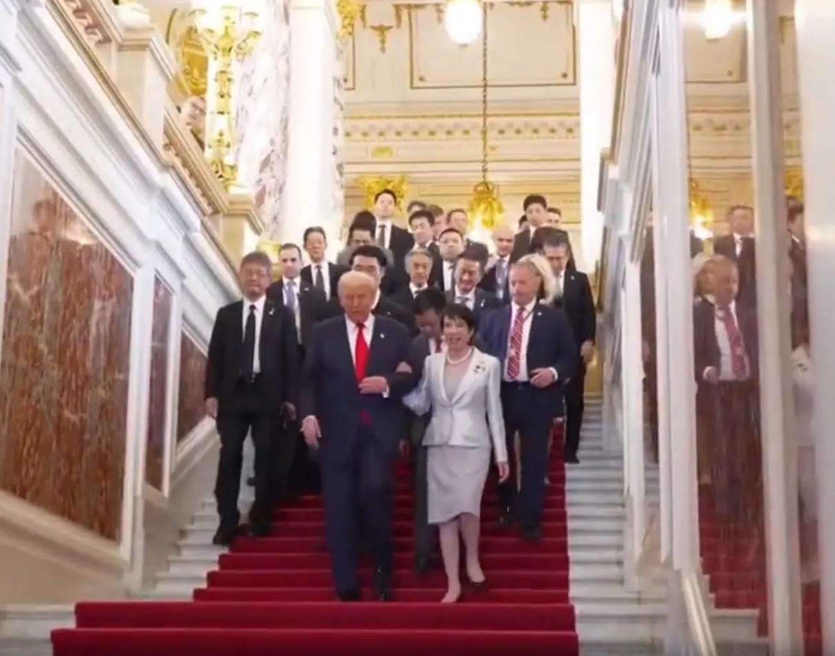 要是看完这三个场面还不觉得离谱，那真得怀疑是不是对“国际交往”有什么误解——这哪