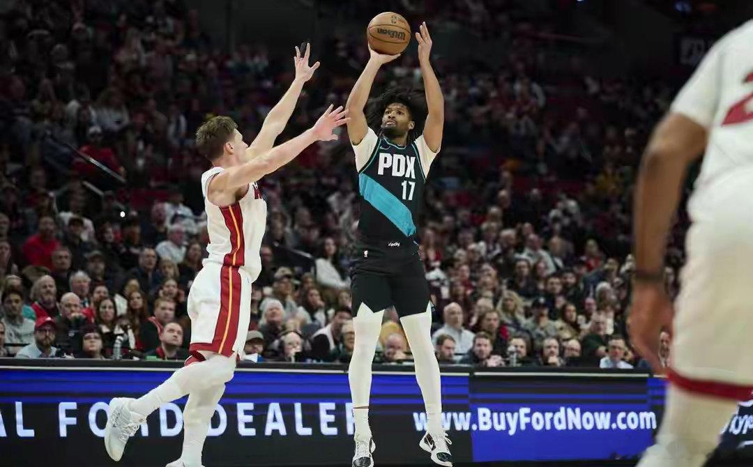 20记三分射穿热火！开拓者豪取四连胜 夏普下半场24分主导胜局热火vs开拓者 北