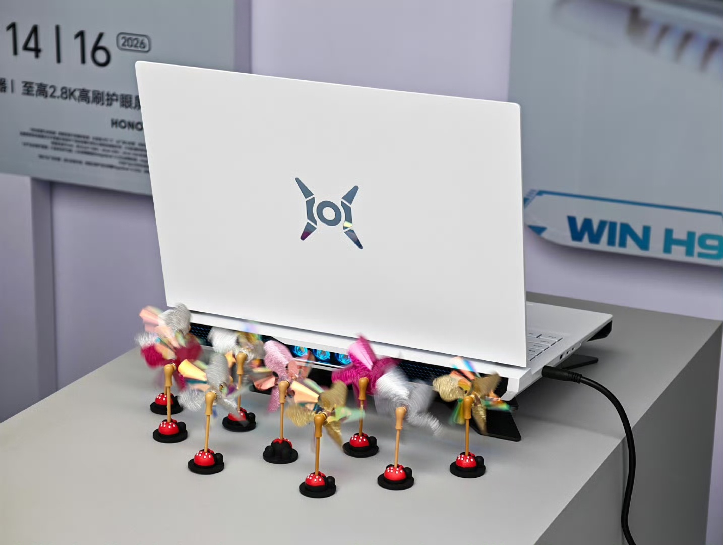 真自研，真首发！荣耀WIN游戏本首发东风尾喷散热引擎 4个高性能自研轴流风扇，配