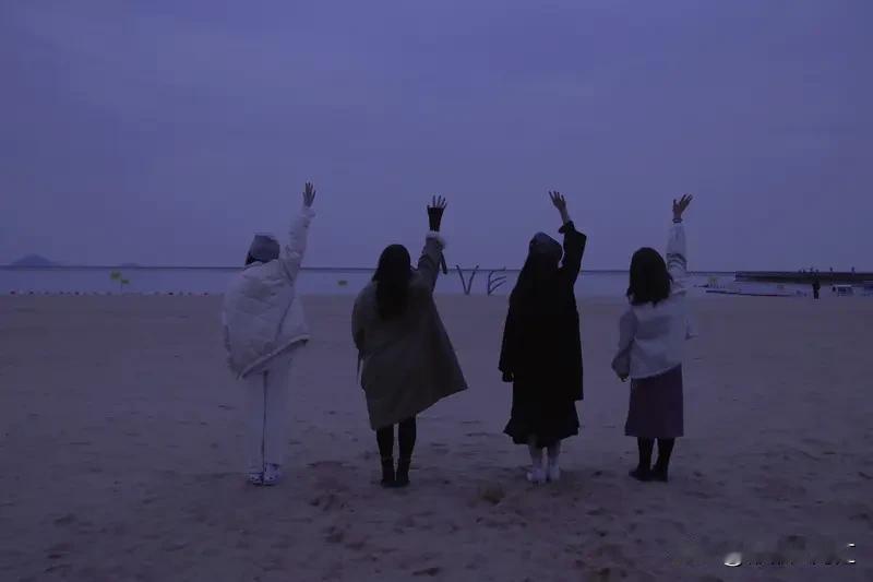 人生低谷时，我真悟透了不少。
低谷让我看清朋友的真面目。之前常一起聚餐的同事，失