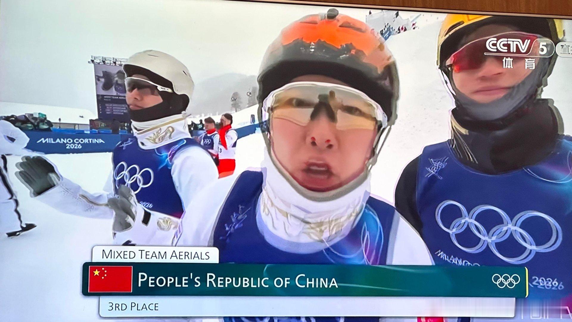 中国队空中技巧混团铜牌恭喜中国队再拿一枚奖牌🏅桃子姐心态太稳了 