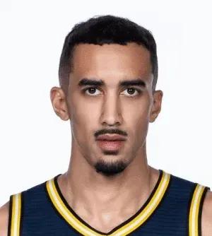 广东队真的是成也奎因，败也奎因，这场球看得人有点无奈，全场比赛投了10个三分球，