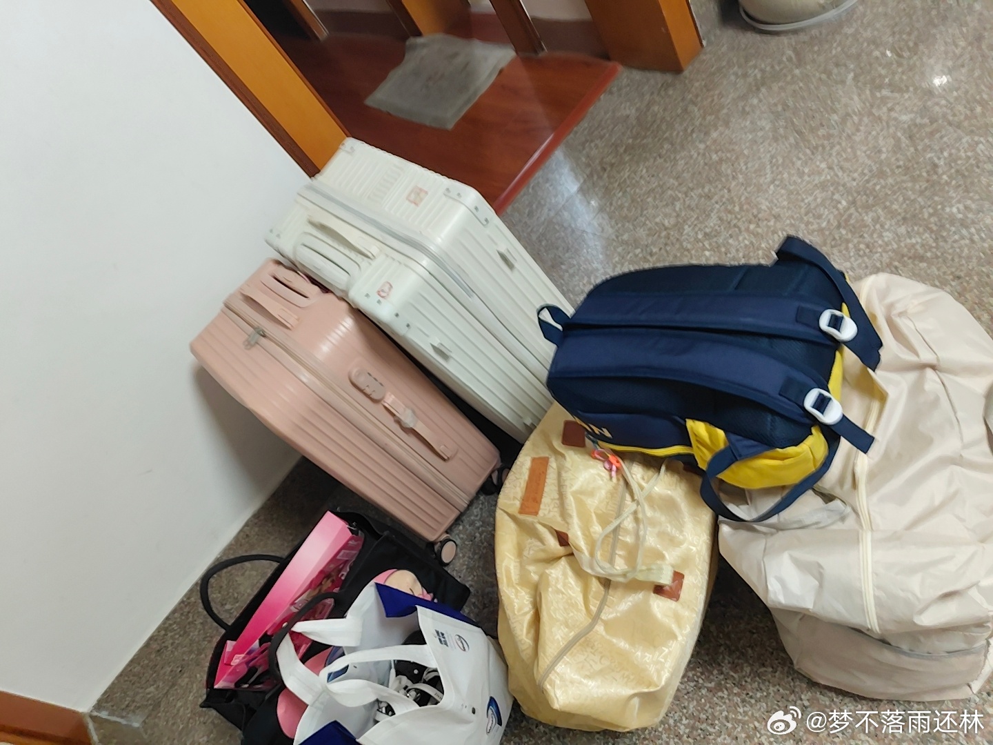 感谢房东帮我们搬五楼