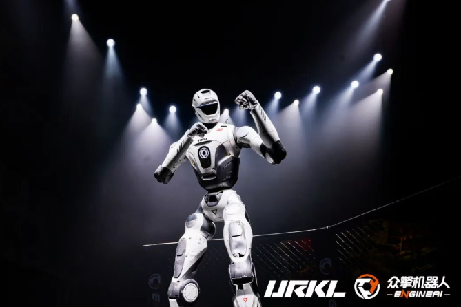 【#众擎发起首个人形机器人格斗联赛#，创始人：用格斗赛加快行业发展，就像F1和N