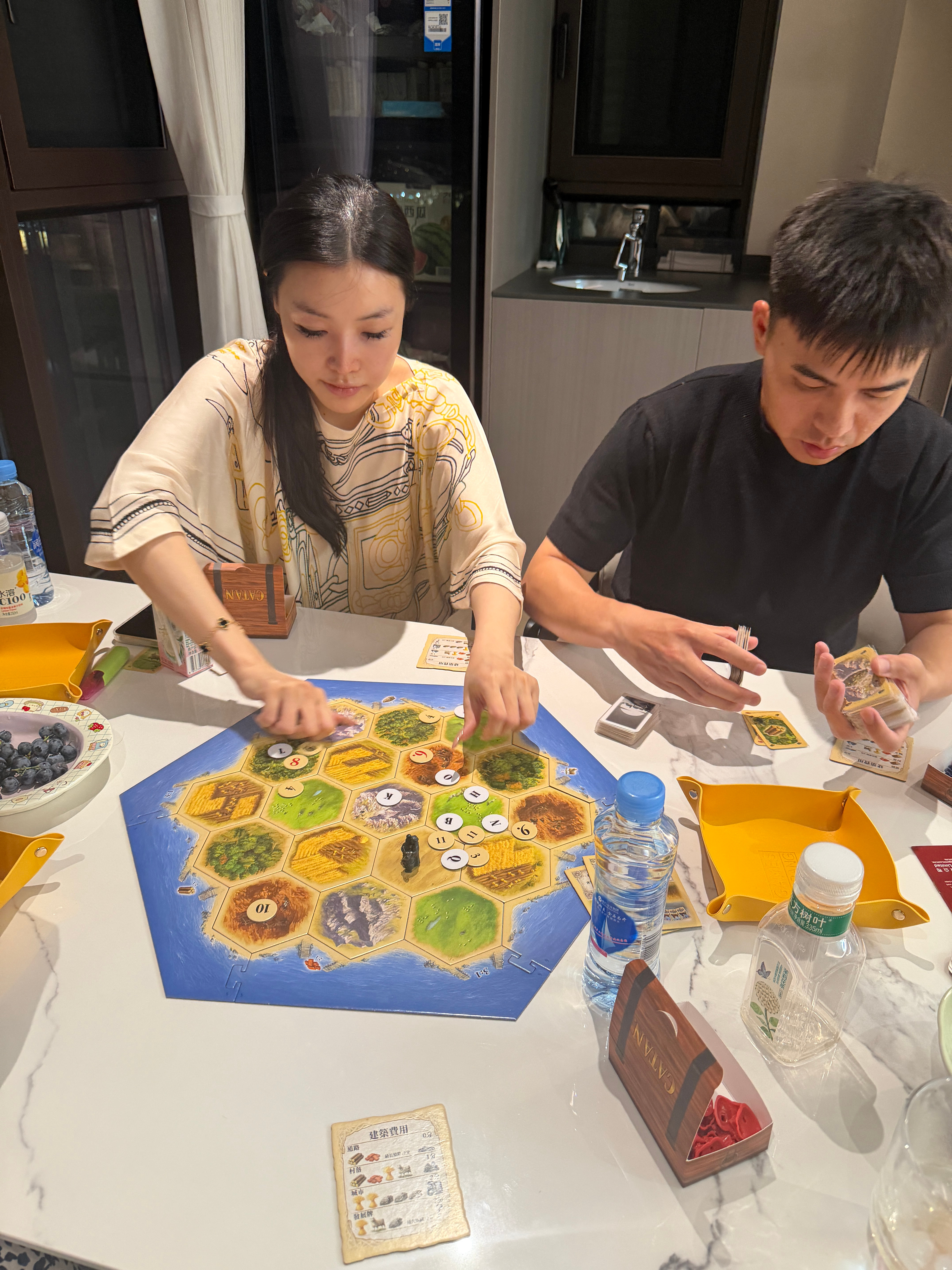 又学会了一个桌游好好玩！！到底是谁在每天发明这种游戏啊！好聪明啊妈呀……