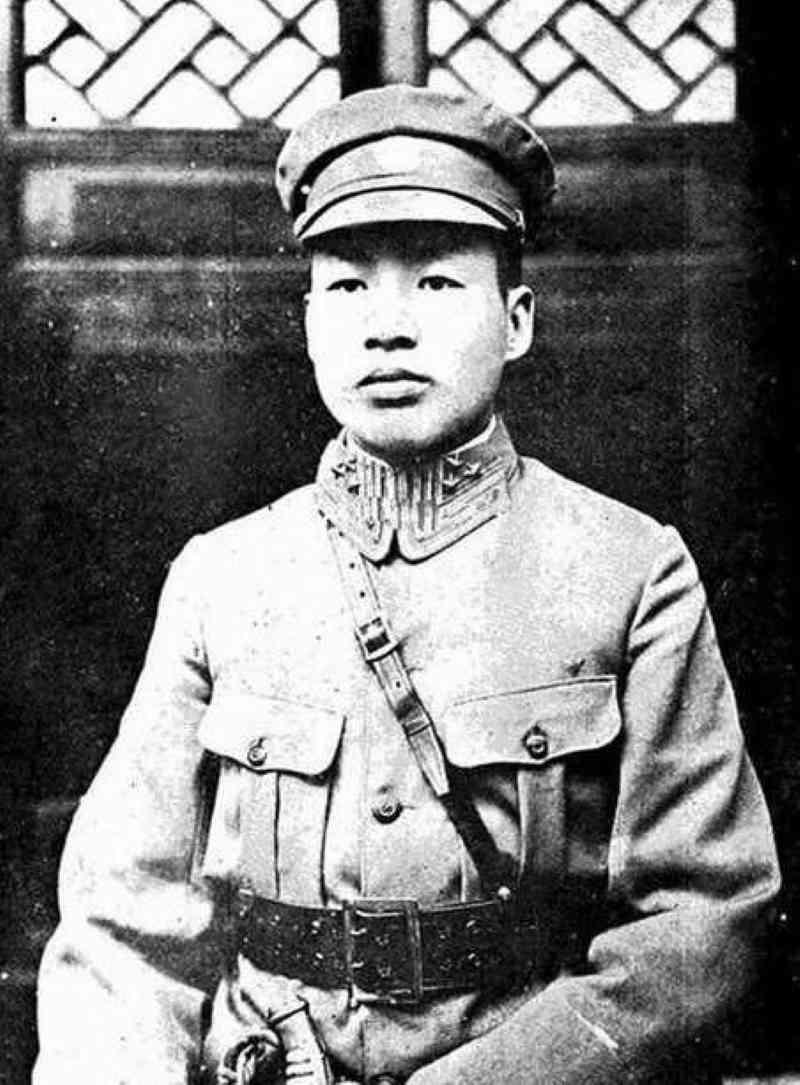 1976年，82岁的刘文辉在北京病逝。这位"西康王"当年在泸定桥的决策，后世史学