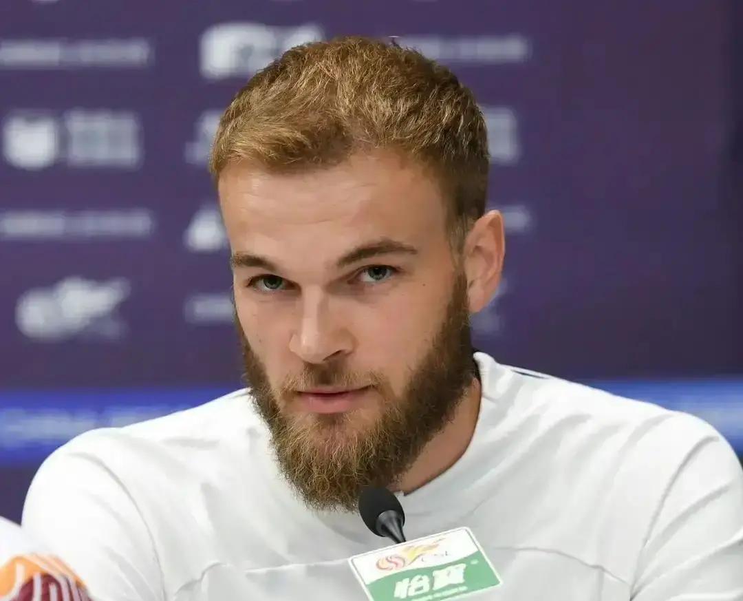 成都球迷最担心的事还是来了：1月5日，蓉城与提莫续约卡壳，合同已到期，人还没签字