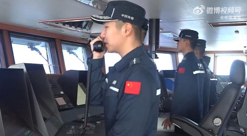 【4名菲方人员非法闯入黄岩岛，中国海警警告驱离！】1月28日，4名菲方人员非法闯
