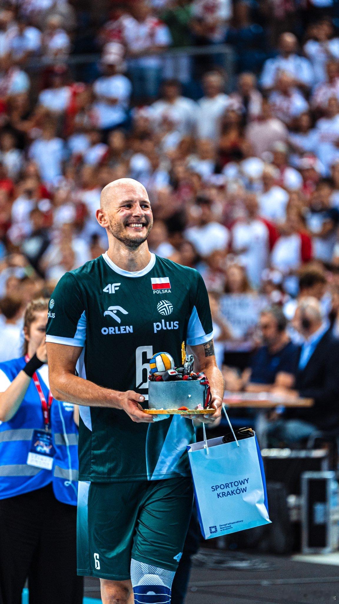 排球不落地 现在不仅是瓜男需要提高，排协你们拍照业务水平也还有巨巨巨巨大提高空间