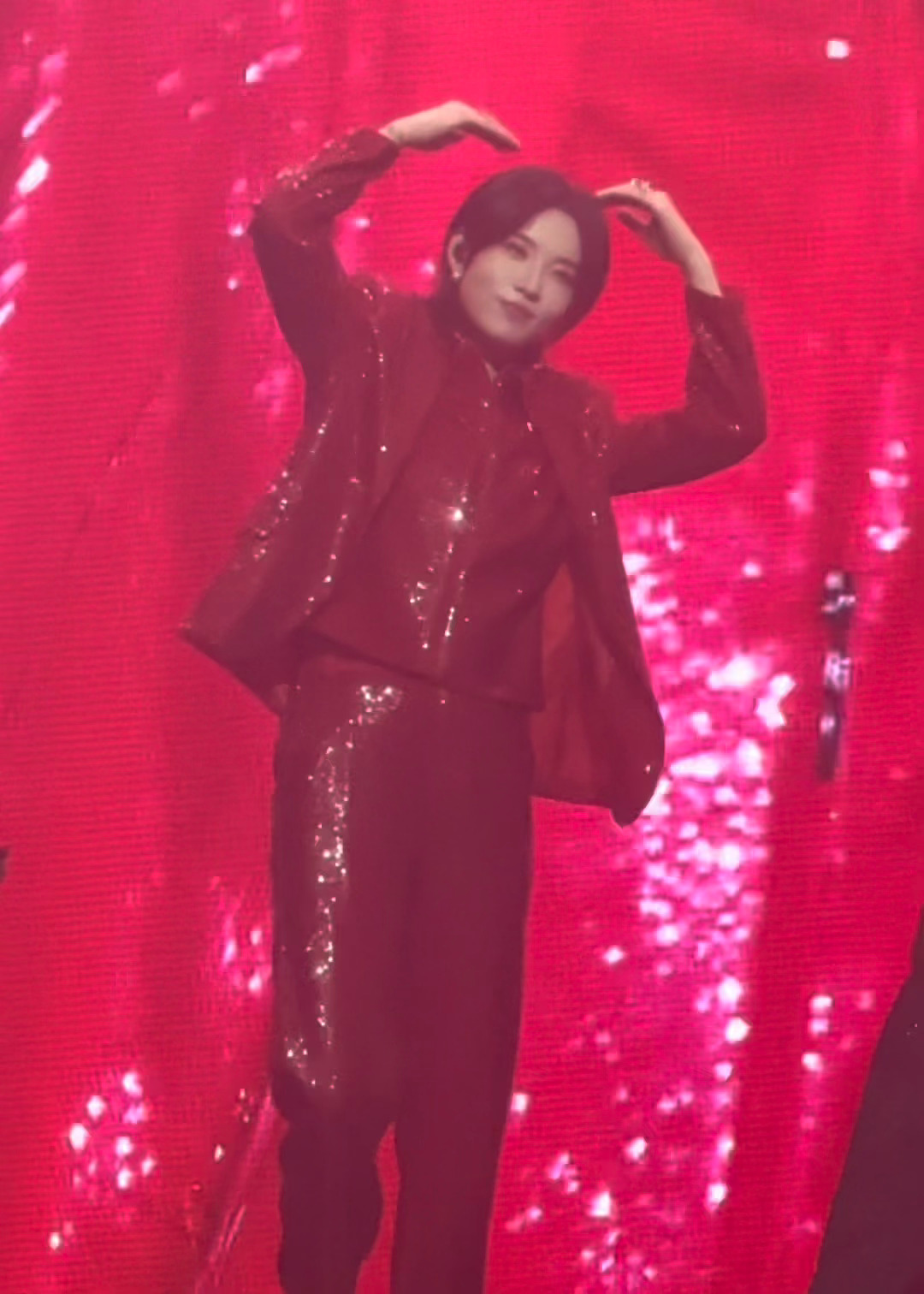 陆柯燃花式比心🫶来了都不白来。。。陆柯燃线下人气