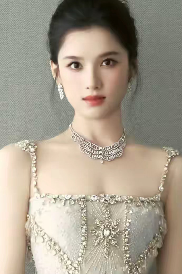 张婧仪这张脸真是神级颜值，身材也超级棒，吊打很多人了 