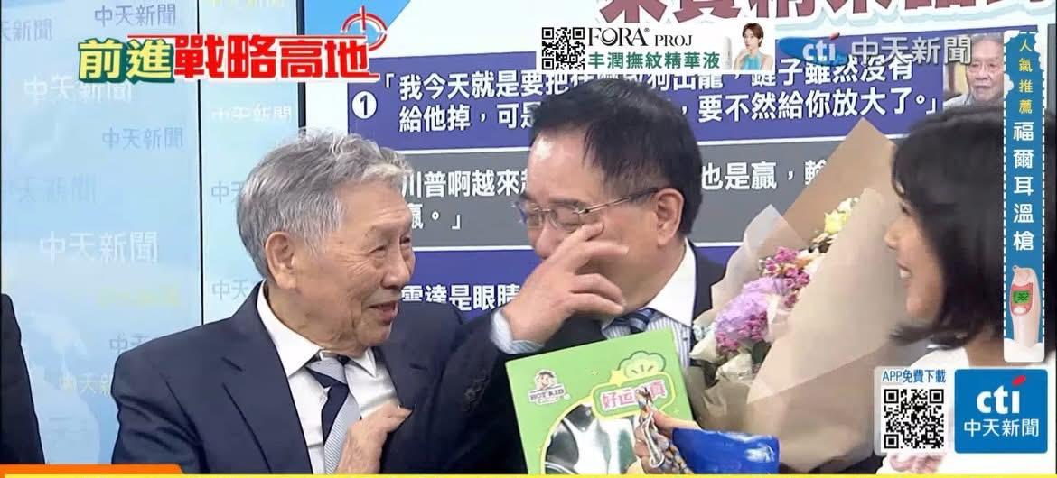 蔡正元泪洒中天“辣晚报”节目

中天小姐姐何橞容今（22日）在脸书发文表示，可能