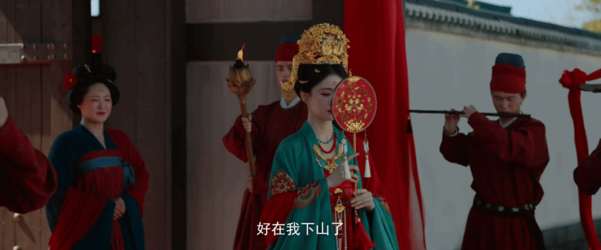 当着前任的面走向现任的婚车莫离直面前任踏上婚车，极致抓马的修罗场情节奏这部古装剧