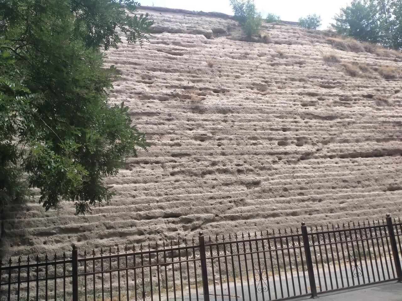 这肉烧饼是，北门大街，火烧，烧饼店的，花椒味十足，用潍县土语评价，叫奇好吃啊。/