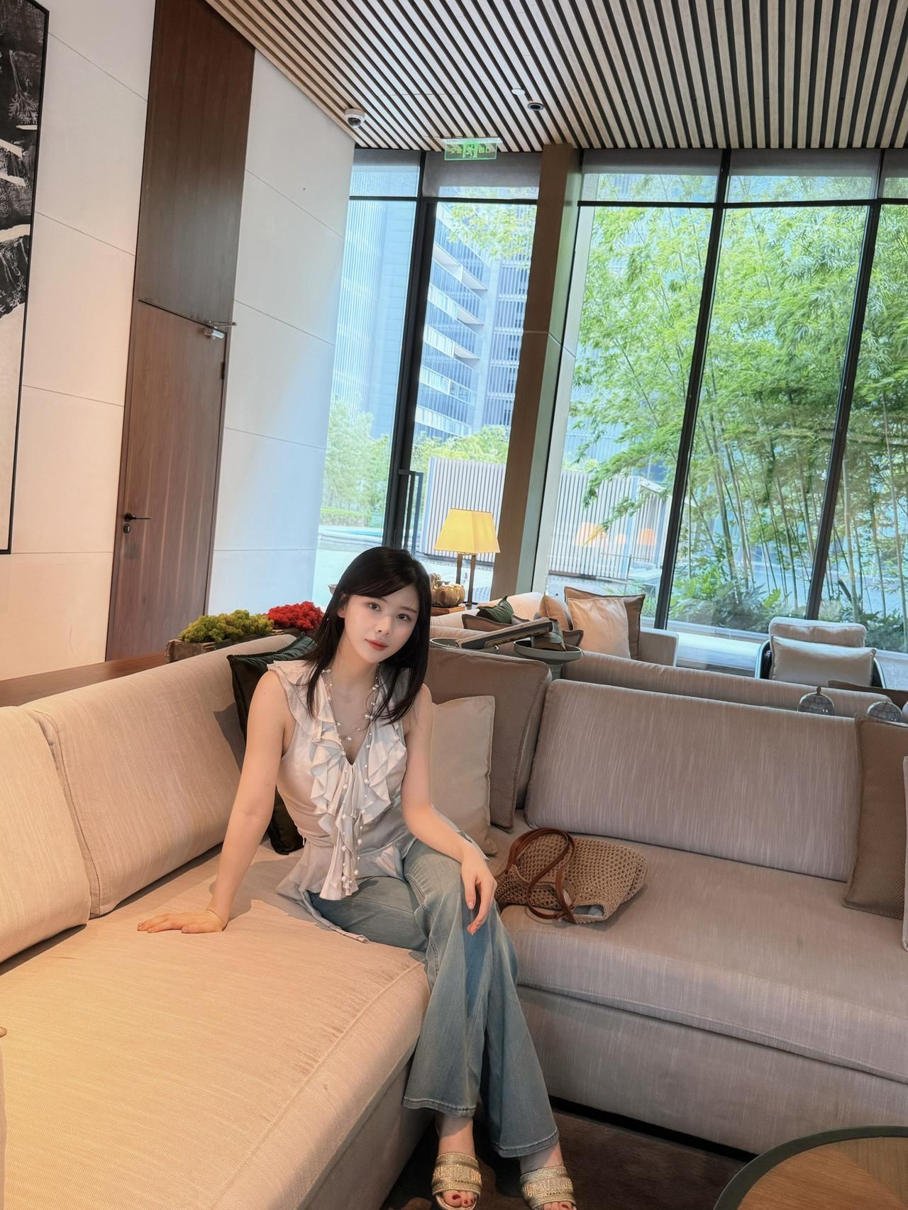 走不走
拍照姿势 牛仔裤 温柔穿搭 ootd穿搭