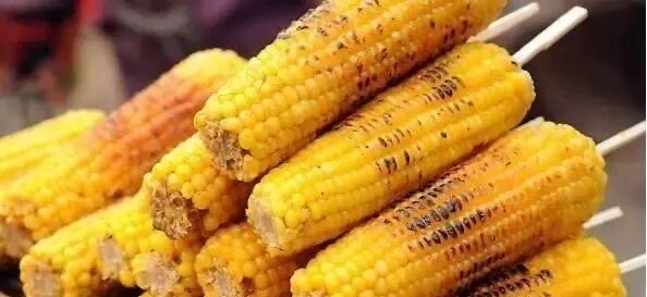 看看内蒙古火了的视频，让我想到北方人与南方人不光是长相和身材差别之大，连吃的食物