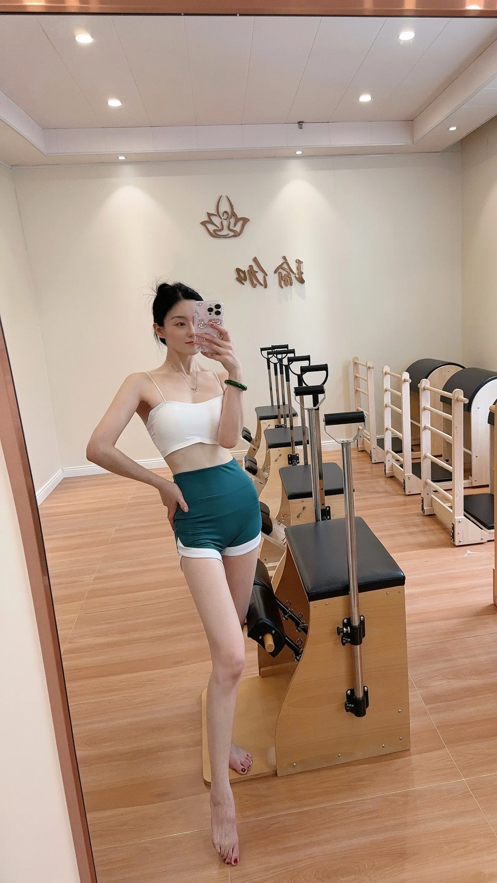 在喜欢的状态里生活  做好自己  生活不在于富足  而在于知足 人各有...