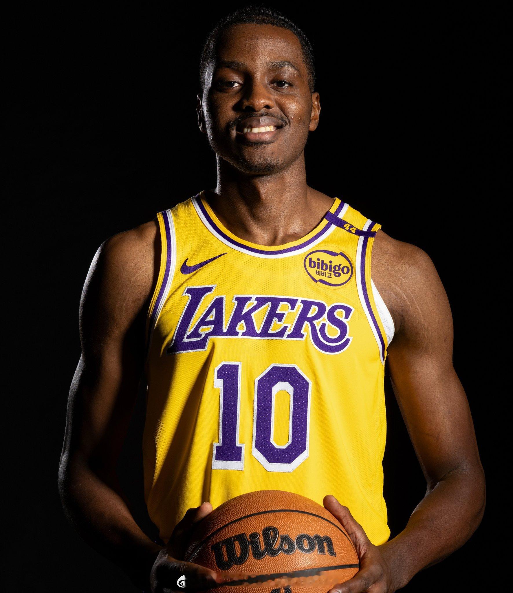 灰熊通过伤病特例，与前湖人旧将科洛科签下一份10天合同。科洛科虽然进攻糙点，但是