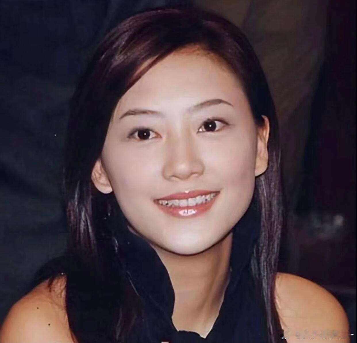 是不是因为眼睛足够好看，怪不得好多人说👀是五官之首，她这眉眼早期真的杀疯了吧！