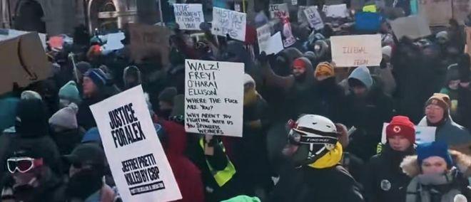 话说~~老美那边前几年都是往外揍人，各种揍，
金毛重新上来之后，就各种烧烧烧，吹