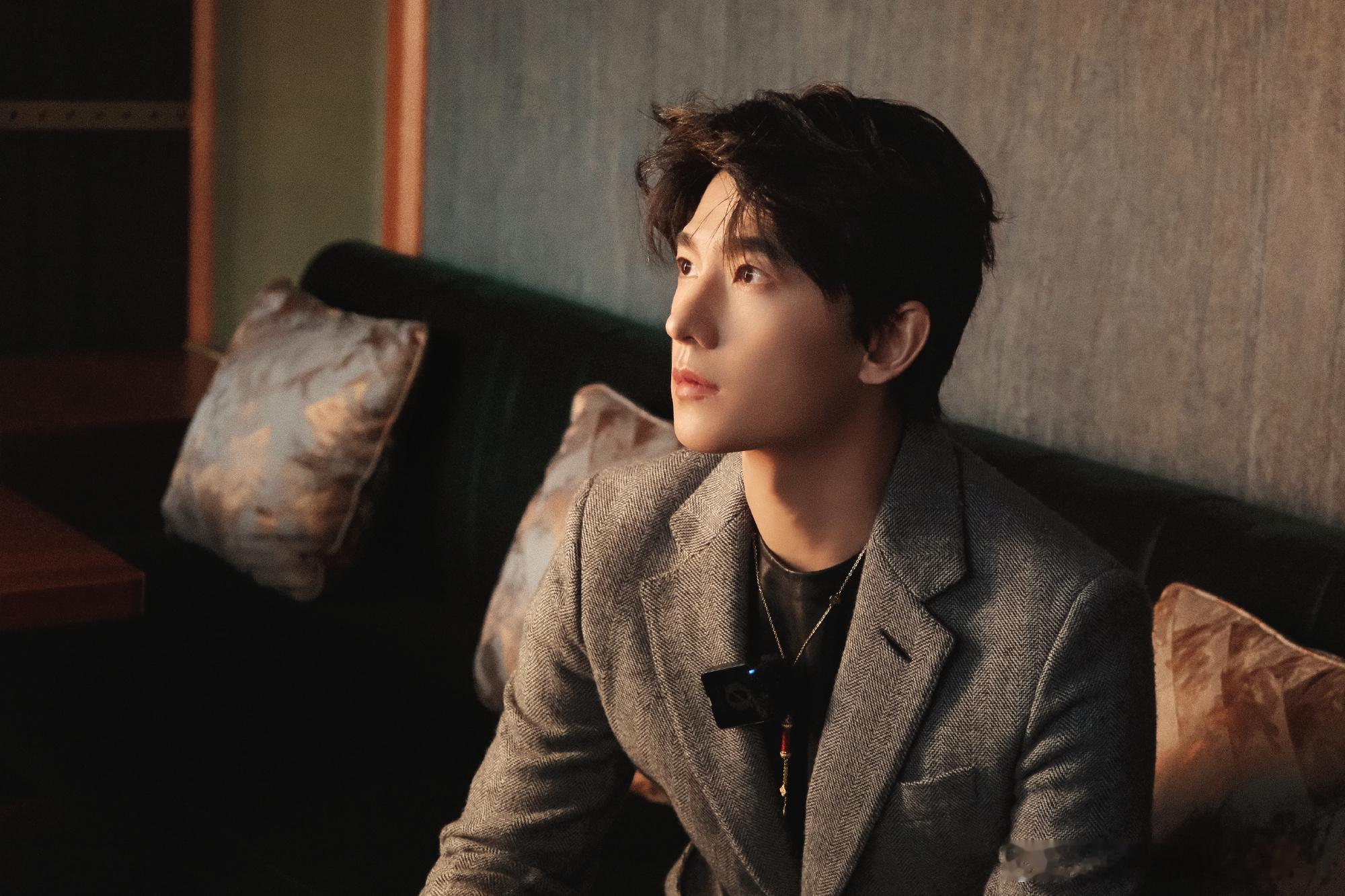 杨洋一直都是震撼美味杨洋卡颜届无冕之王 杨洋这张脸真的是女娲偏心的证据吧，从出道