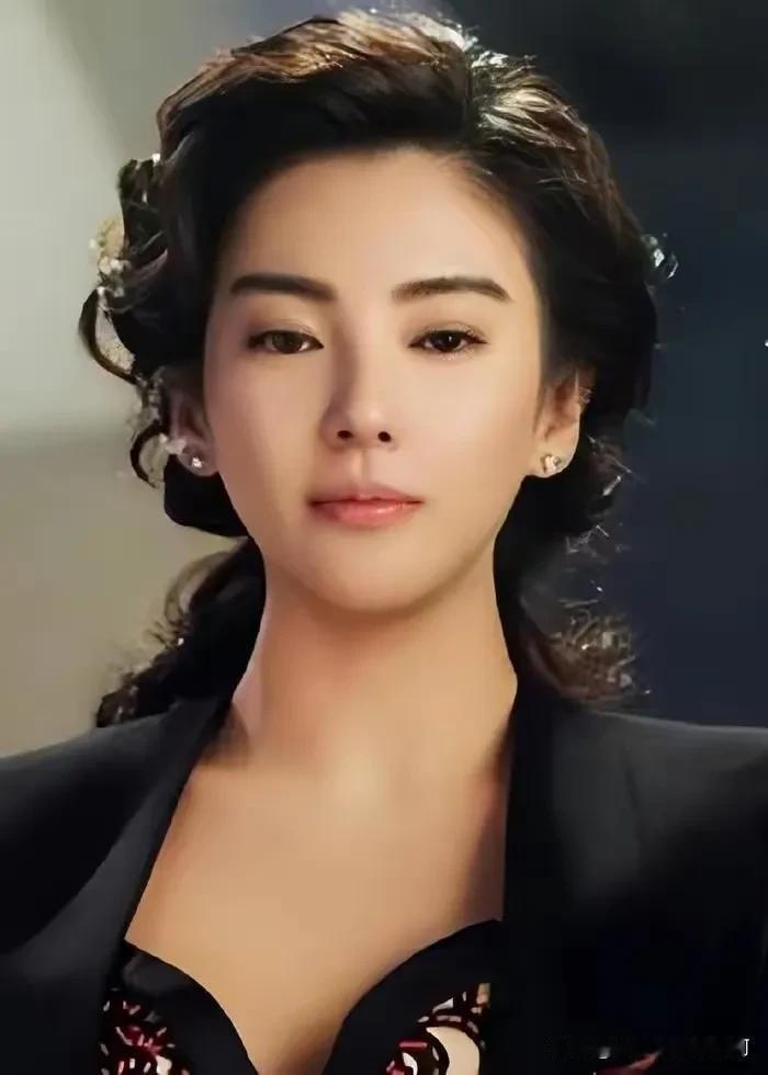 于适只是未婚劈个腿就会被全网讨伐，为啥某女明星前夫婚内劈腿，还让三姐怀孕，赖着两