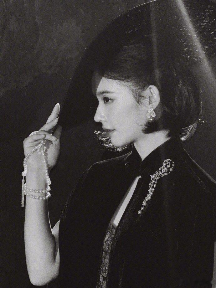 女明星w盛典出发图 女明星w盛典造型出图  w 盛典出发图释出！女明星们造型亮眼