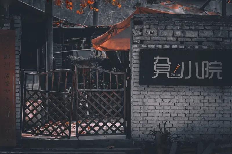 什么是小众？

爱读书、健爱身、爱赚钱、早睡早起、专注，目标感，准时出摊，爱家庭