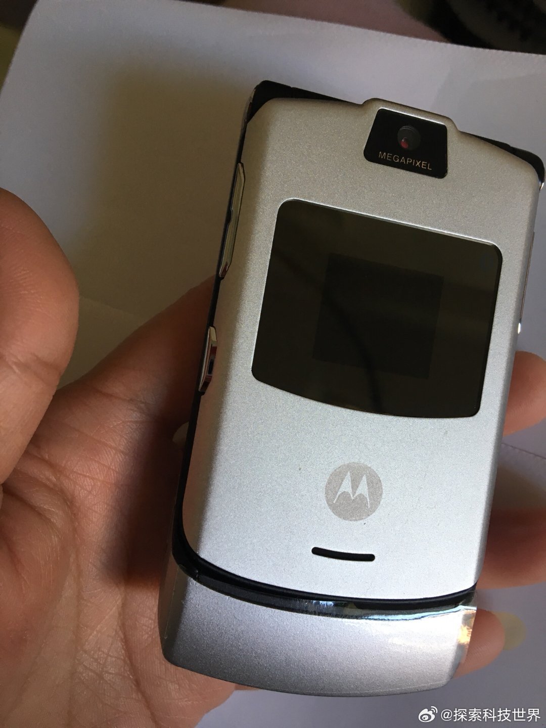 家里吃灰的旧手机突然成了香饽饽售卖旧手机注意事项好多人说，家里堆在角落吃灰的旧手