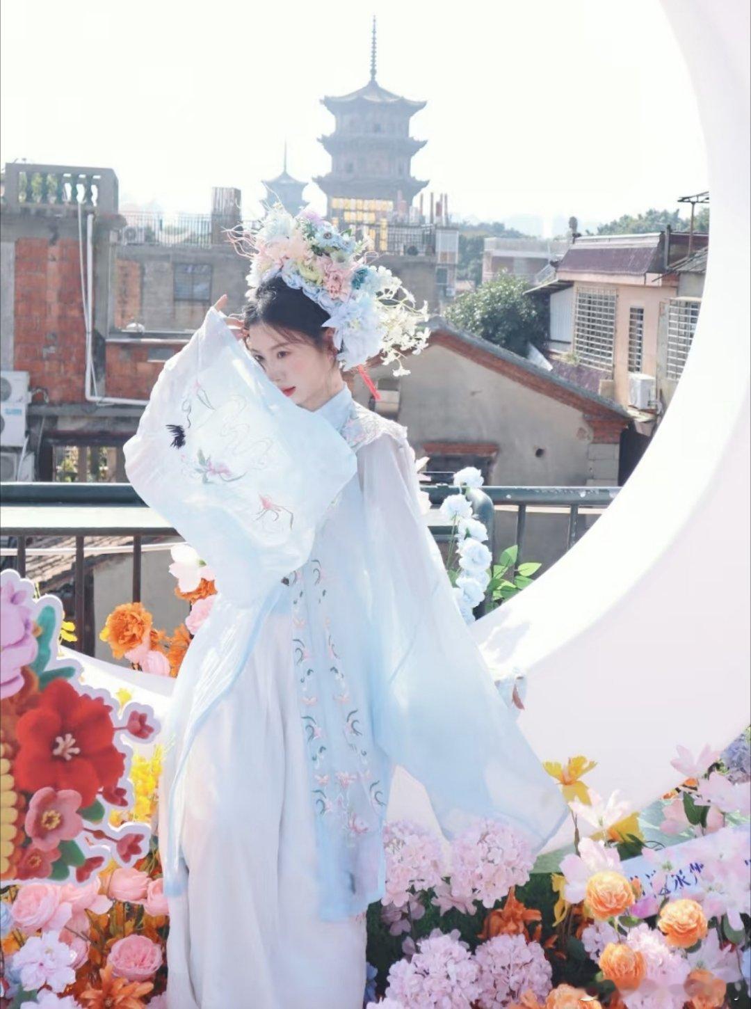 00后重新定义了这些中国宝贝中国这些宝贝绝美，比如最爱的簪花，簪花比想象中轻盈，