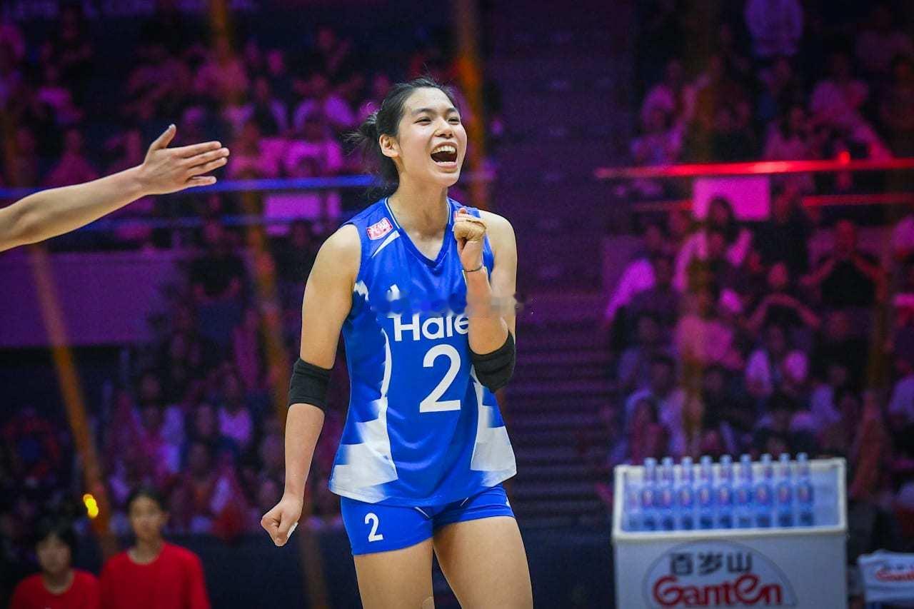 中国女排3-0伊朗女排（亚锦赛A组）中国女排主攻庄宇珊18分（30扣15中1失误