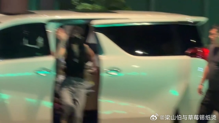孟子义今天录跑男明天回剧组孟子义录完你的录你的奔跑吧 孟子义月末也太忙了吧，今天
