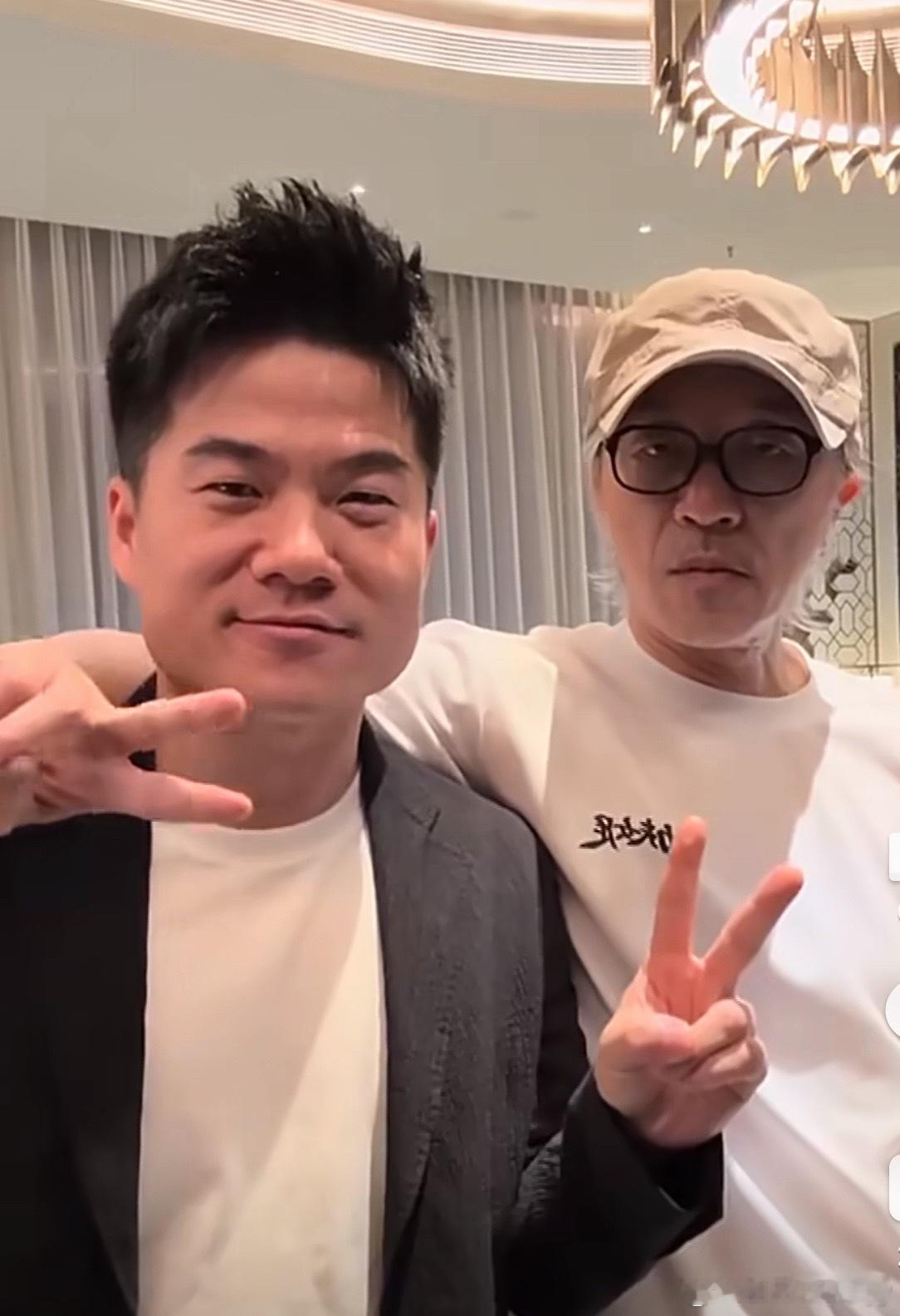 周星驰做客董宇辉直播间董宇辉在直播中反复强调自己是星爷铁粉，称《大话西游》至少看