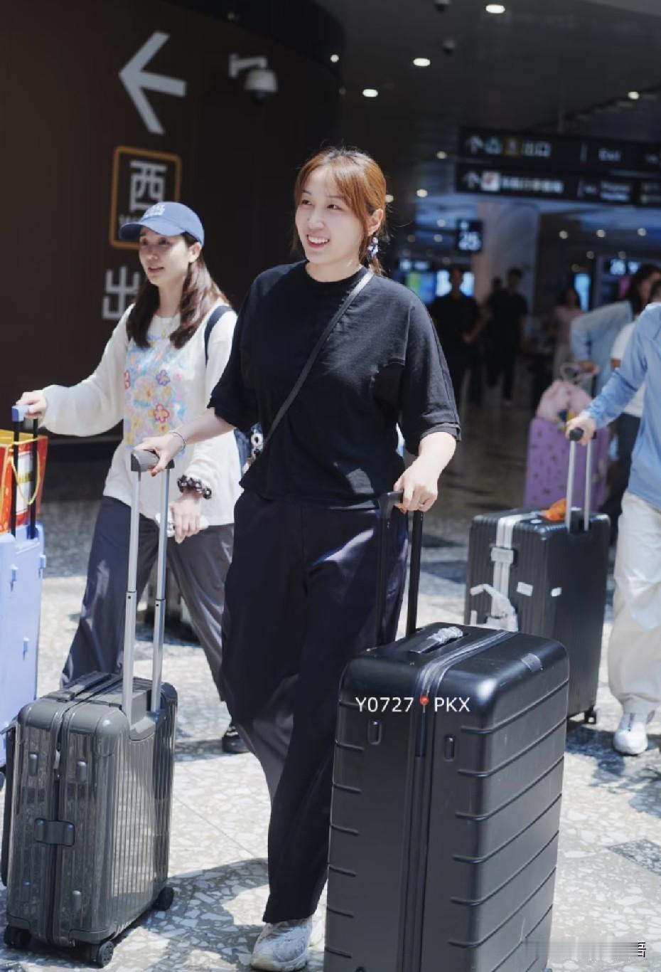钱天一、张蔷已经到北京了。
乒超第一阶段的比赛结束了，今天山东魏桥女队也离开大连