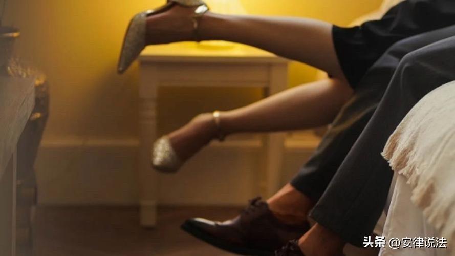 河南，7旬大爷早晨办完事，去比自己妻子小20岁的情人家中，与情人私会。怎料，与情