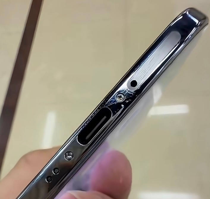 华强北给iPhoneAir装上实体卡槽前天跟爱回收的工作人员聊天，说到华强北有把