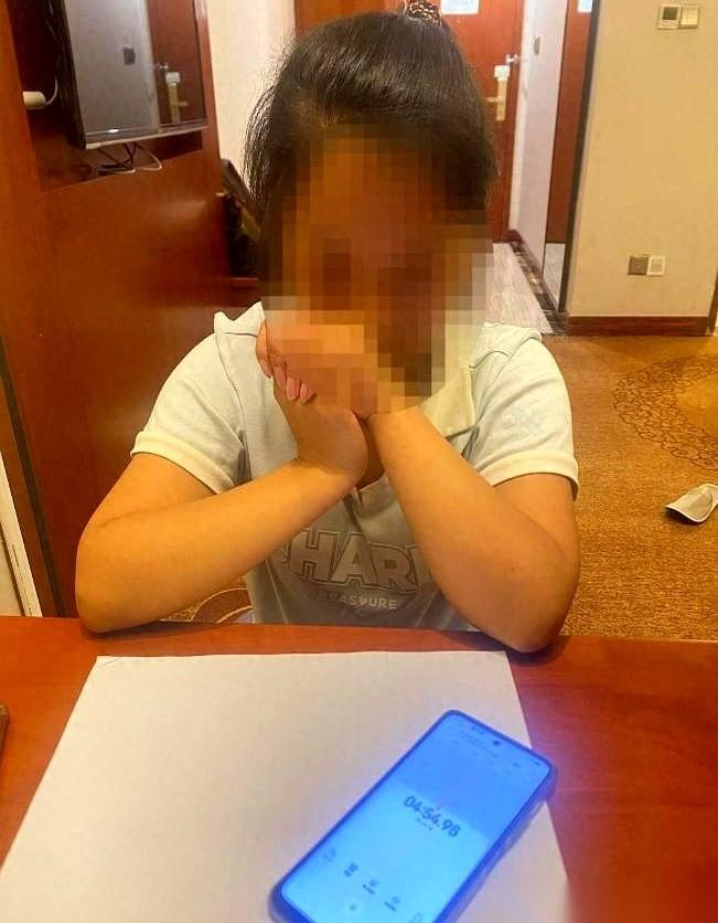 湖南娄底，一场二审判决，让无数人揪心。
被告，竟是被亲爹亲舅卖掉、被迫结婚生子、