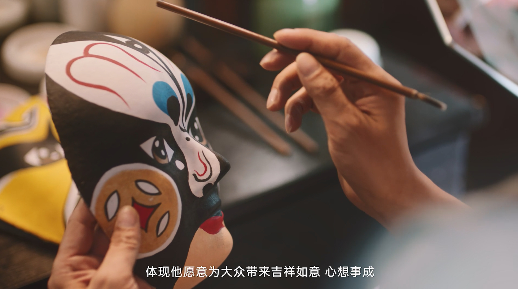 现在大家都喜欢用表情包交流分享，其实#最早表情包可能是脸谱#，也就是我国的传统文