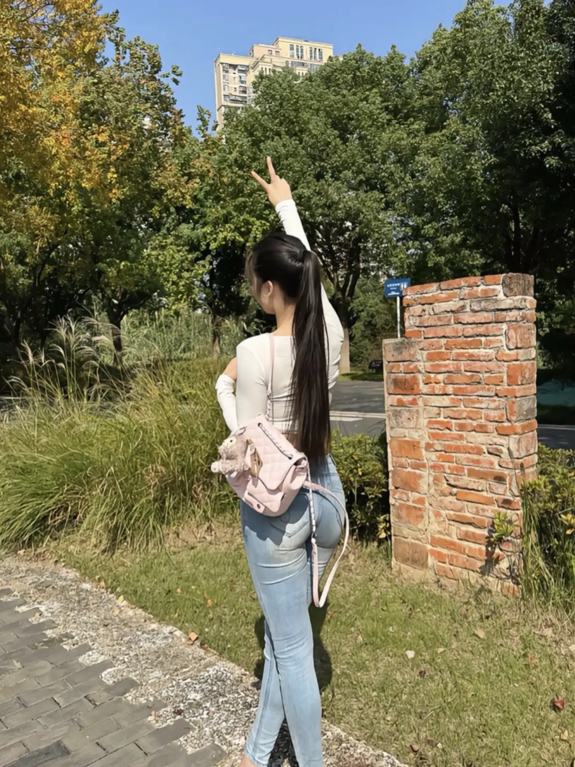 或许我们每个人的心中都有无法言说的遗憾吧，它藏在眼泪里，落在岁月里，输...