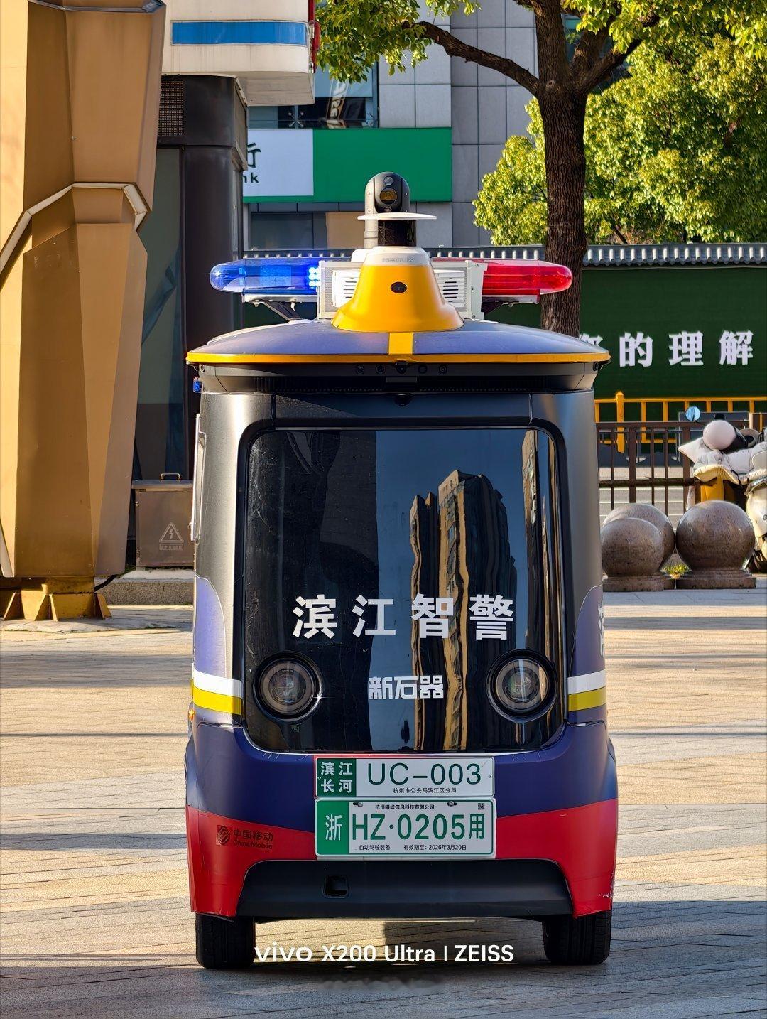 这个无人巡逻车原来是的。无人驾驶自动驾驶