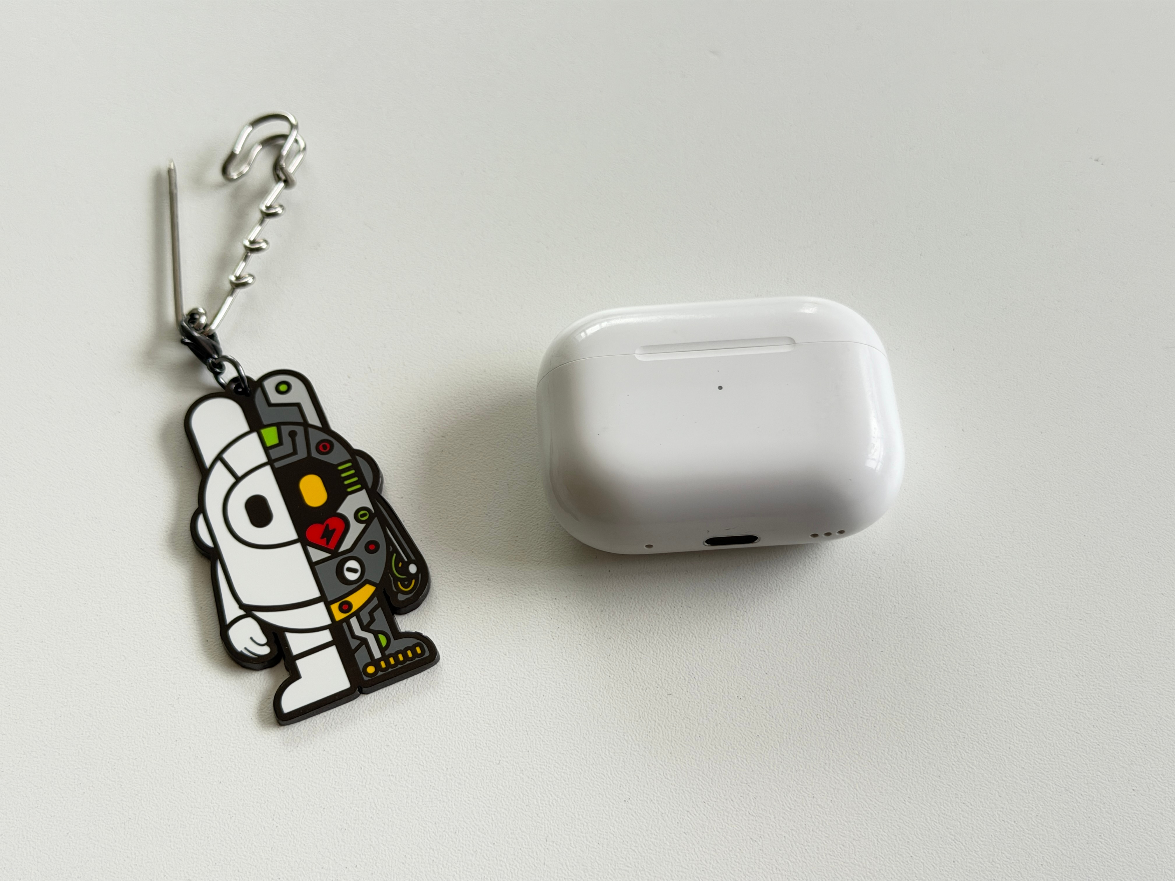 AirPods 掉了半个月，终于回来了！先打印个 手机号 贴上面