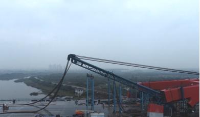 龙岗路（桃花潭路-南淝河路）道路及综合管廊工程，正在进行压杆竖转及竖转系统施工。