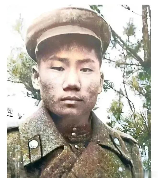 一张罕见的照片又面世了！毛主席的大儿子毛岸英烈士于1941年在担任白俄罗斯第一方