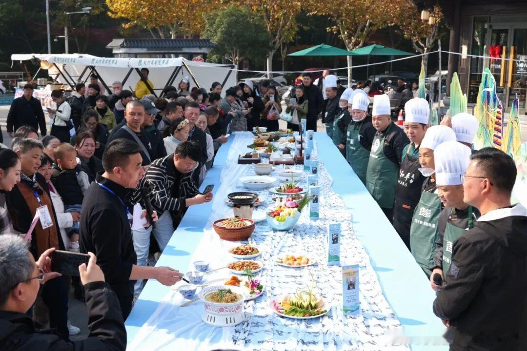 12月8日，2025 “我是厨王” 第四届厨艺大赛暨莲都区文艺团队才艺大比拼活动