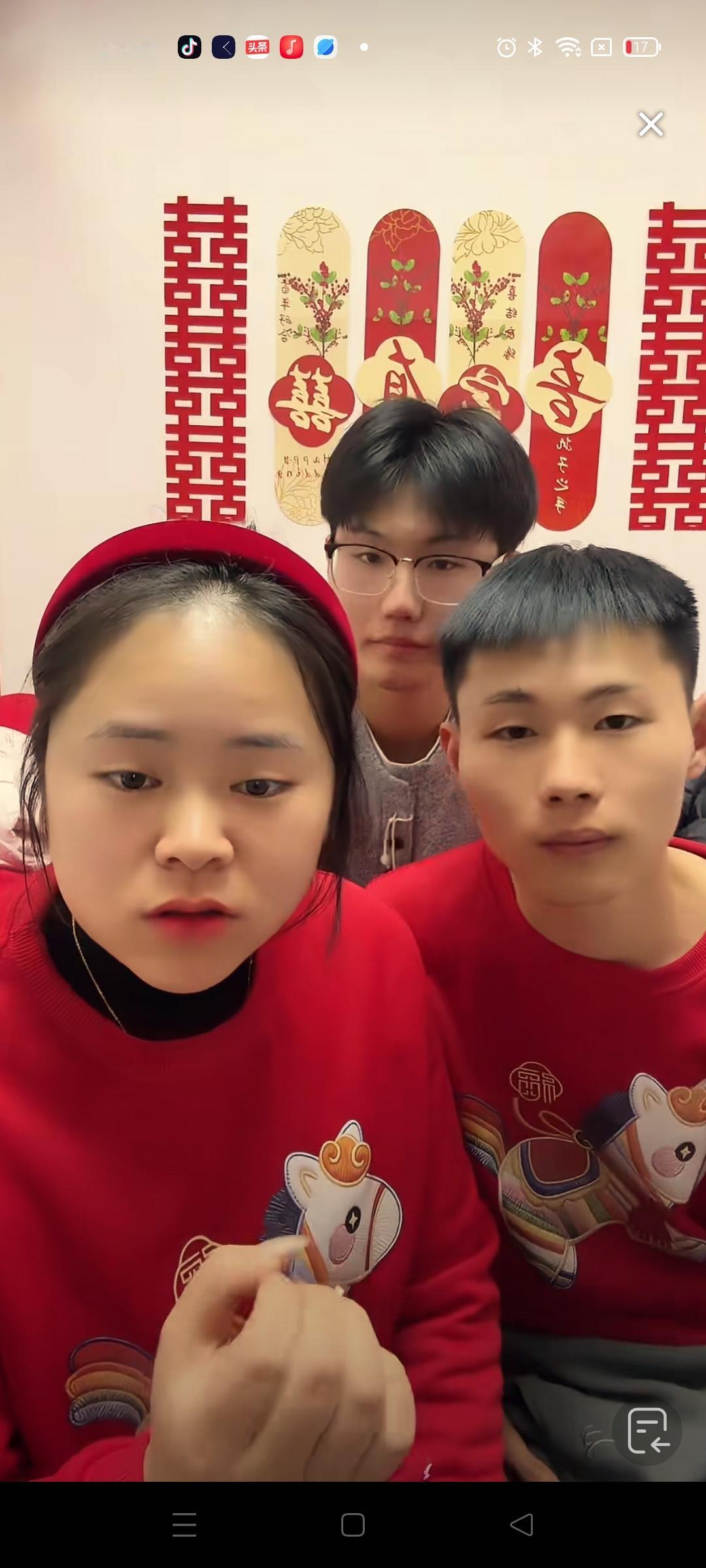 申聪小两口真有夫妻相，五官长得特别像，这姑娘一看就是旺夫脸，嫁入申家第二天就摇身