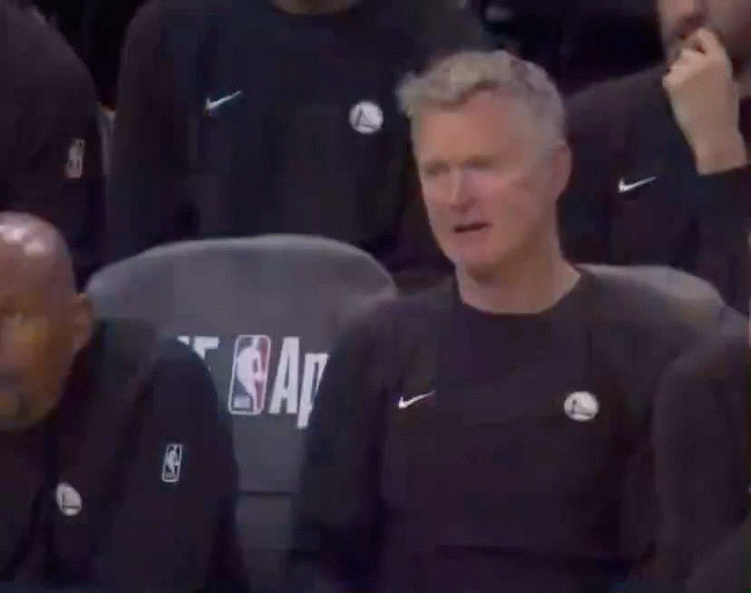 科尔新的表情包 来给配个文字  科尔葛优躺湖人vs勇士