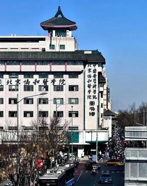 英国伦敦定居老战友漪滨兄博学多才，阅读量大且广亦深。

他这次从英国伦敦来西双版