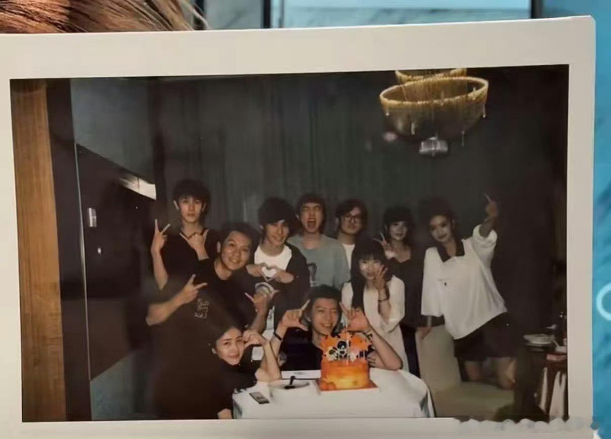 奔跑吧全员为范丞丞庆生范丞丞跑男庆生拍立得奔跑吧全员为范丞丞庆生了！！ 