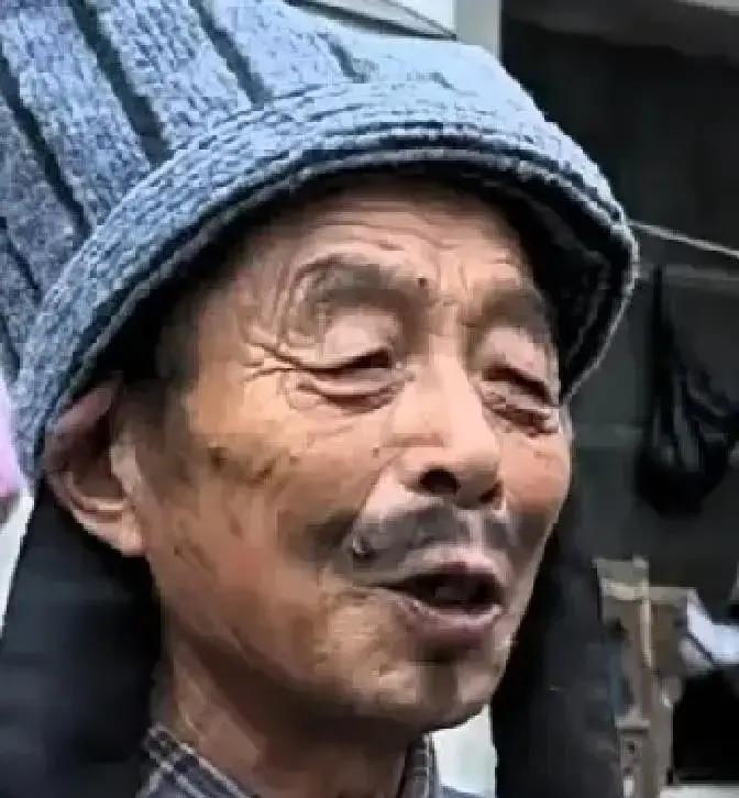 粉丝一瓶酒，剧组损失二十万。
 
这不是玩笑。《土味三国》拍王朗骂战那场重头戏，